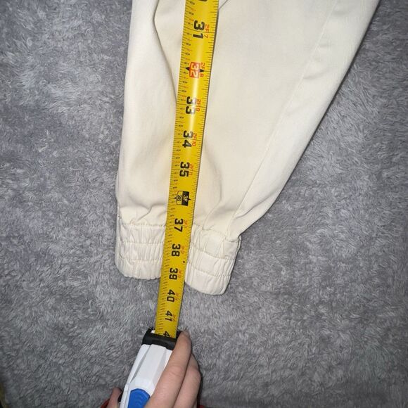 Spanx Women’s Ivory Cream Twill Cargo Joggers Pants Zipper Ankles Size Large - Picture 7 of 12